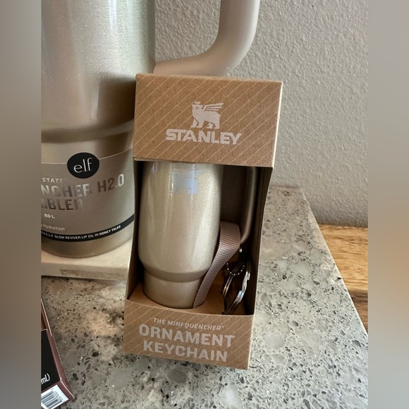 Stanley Quencher 30oz elf Lip Oil & mini Stanley Keychain Ornament Bundle of 3 - Picture 2 of 9